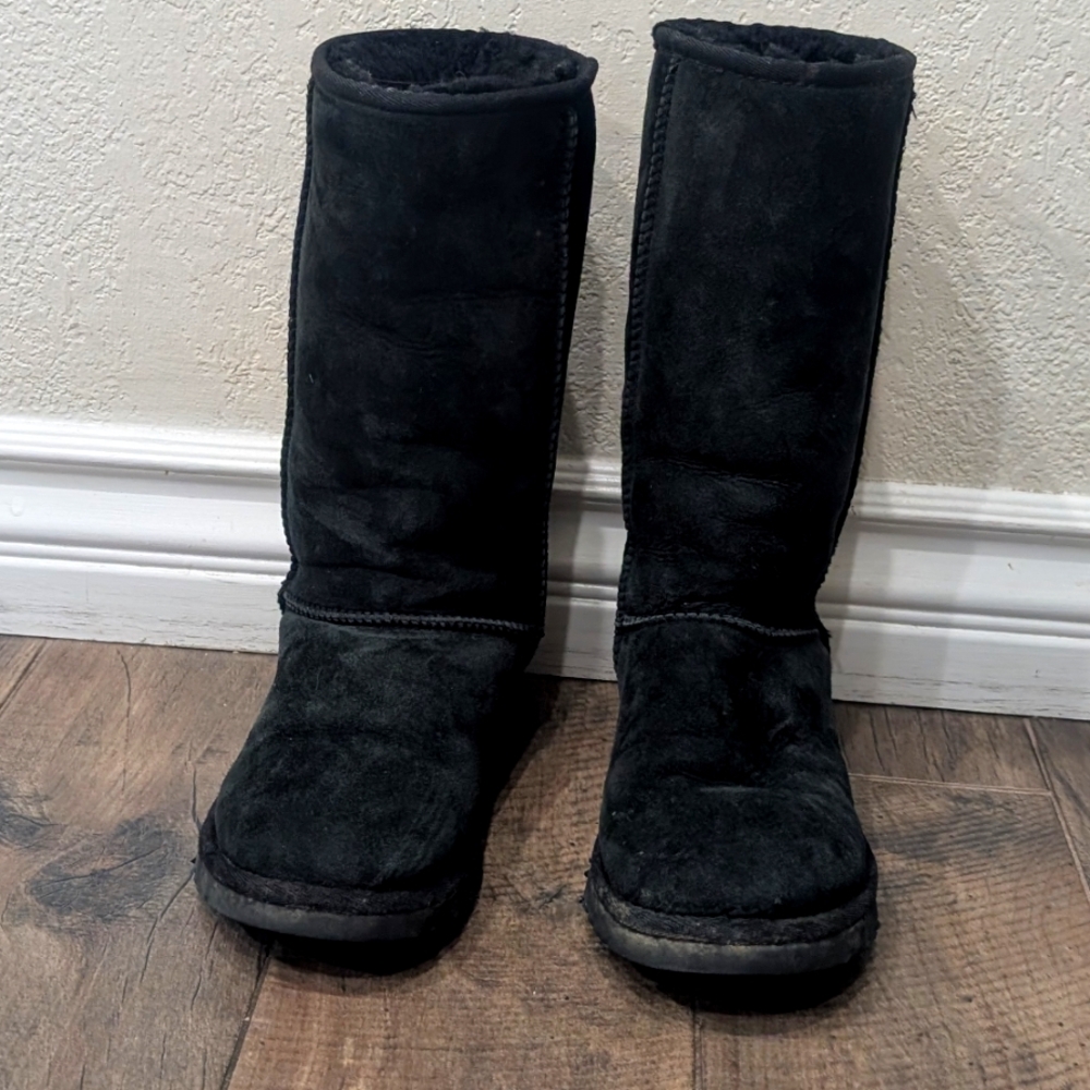 Ugg Shearling boots - women's size 6